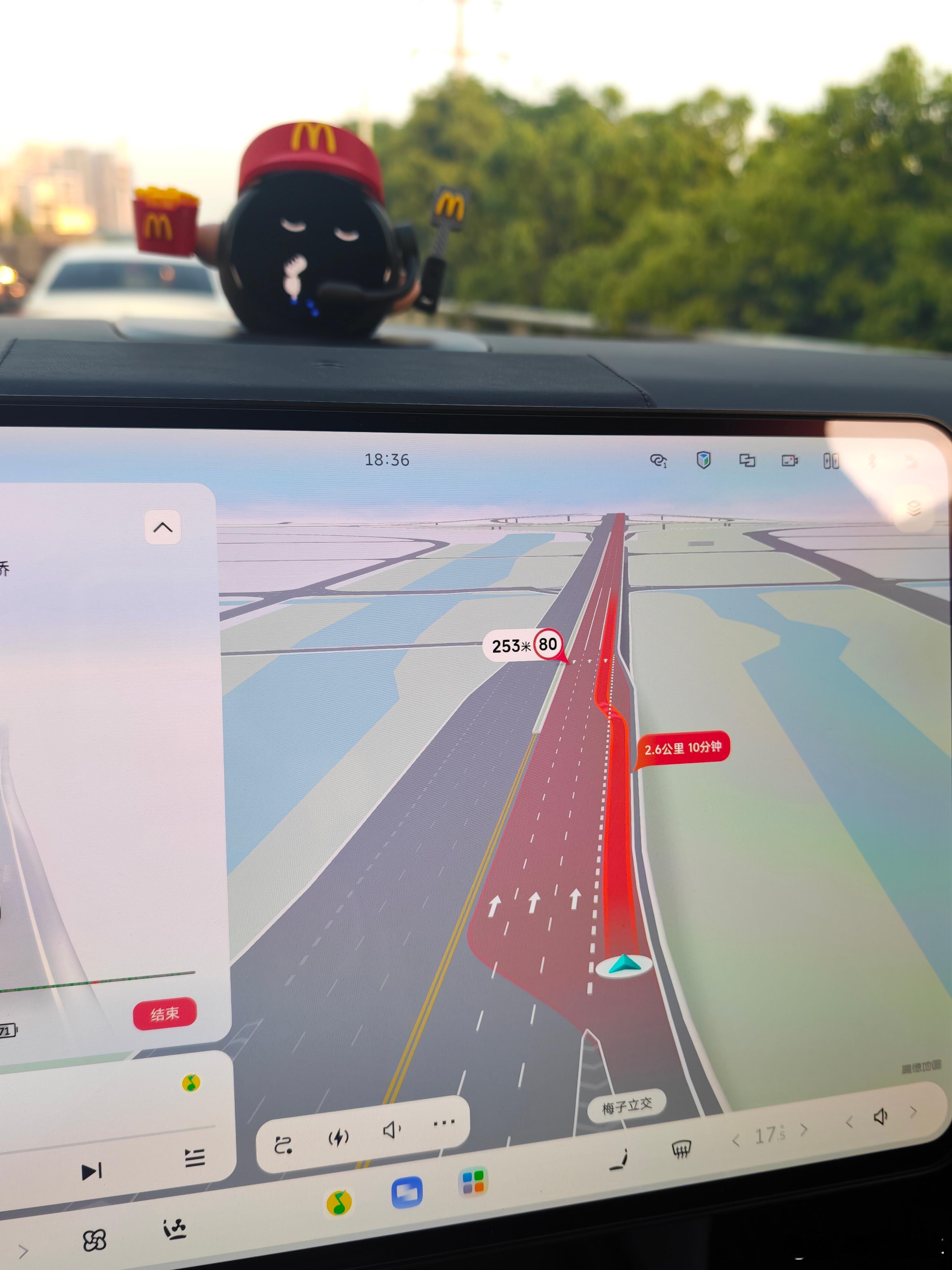 失算了 应该早点下班回家的 你们明天就开启5.1长假了 今天堵的一塌糊涂 武汉