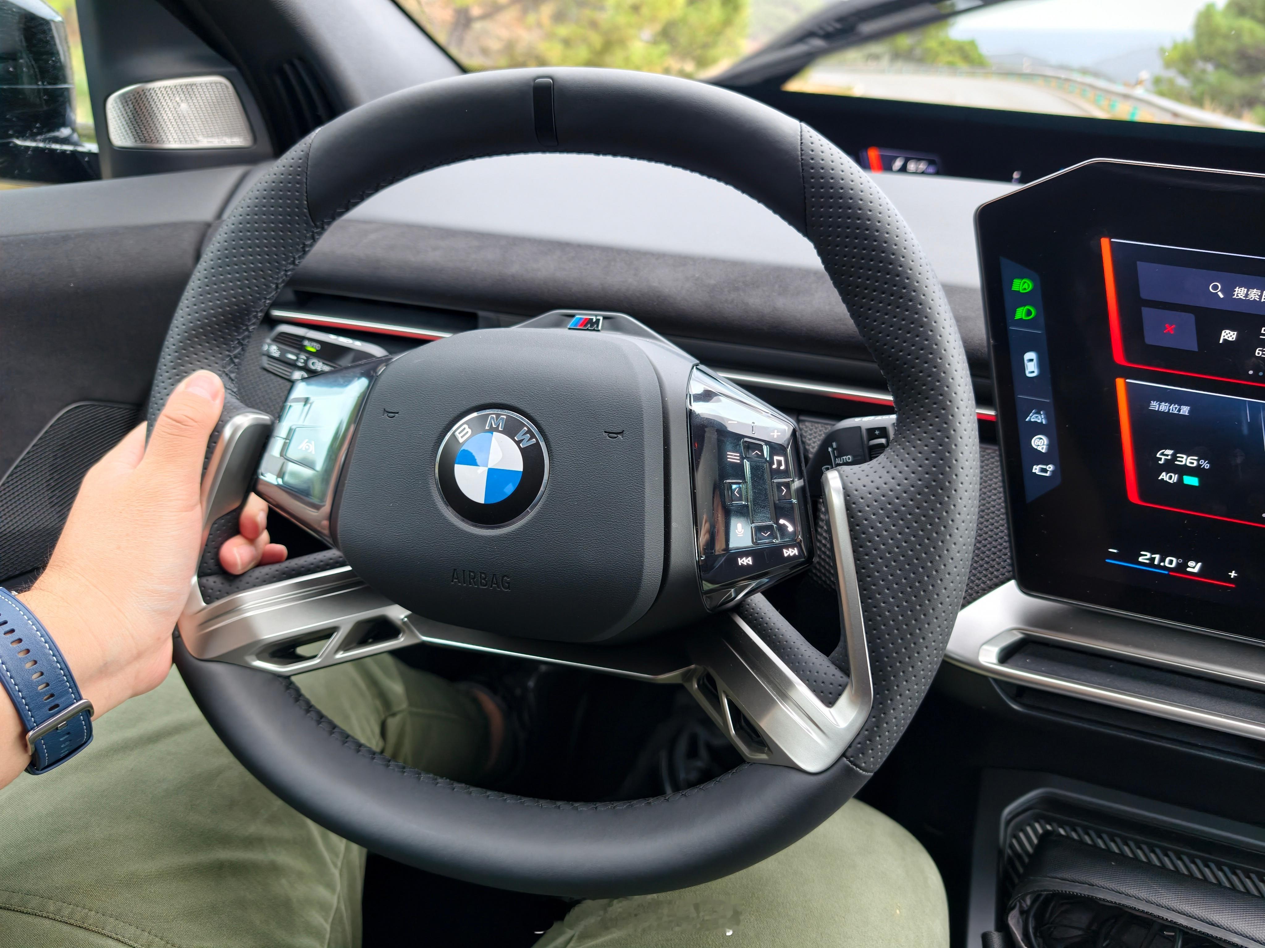 工作忙完了，拍了一天，累麻了。不过全面体验了新世代BMW iX3，真好开！期待明