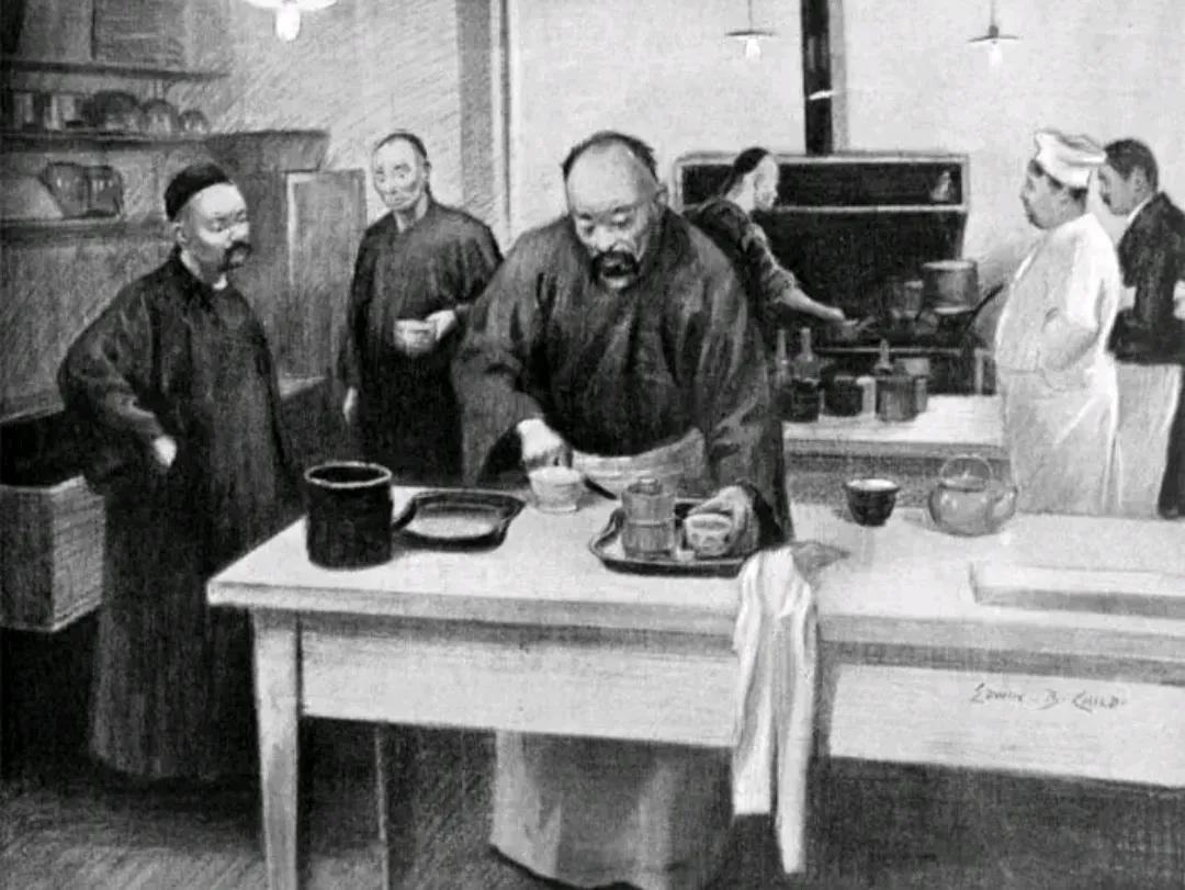 李鸿章生平爱吃酸咸菜和臭咸蛋，他访问英国时，不仅带了一大帮能做几大菜系的厨子，还