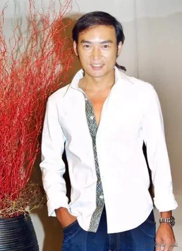 来一波男神的丑照……给大伙一个心理安慰……是不是丑到不认识了，有没有觉得你和男神