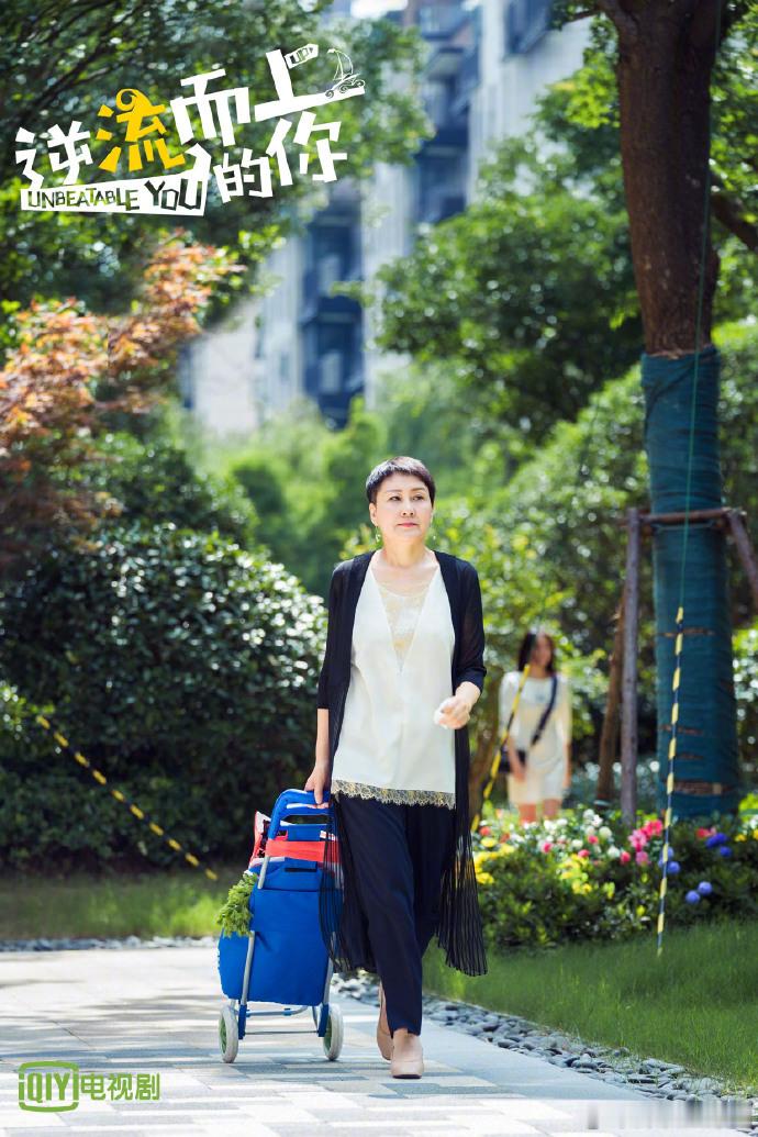 张凯丽郭麒麟新剧演母子张凯丽演了半个娱乐圈的妈妈 在《此处通往繁星》郭麒麟饰演的