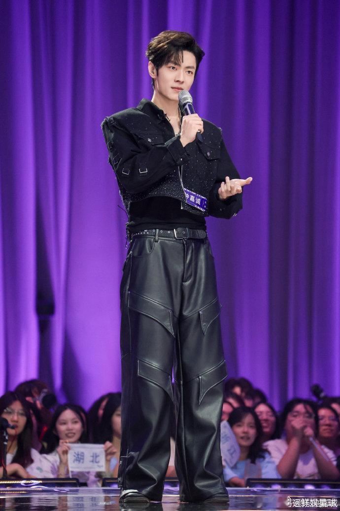 音乐剧演员勇闯内娱选秀钟嘉诚一开口，全场都安静了，音乐剧演员的实力真的不是盖的！