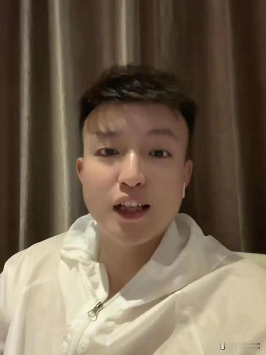 如果小松放弃自媒体，会从事什么工作呢？

小松正处于热度和流量顶峰时期，却因身患