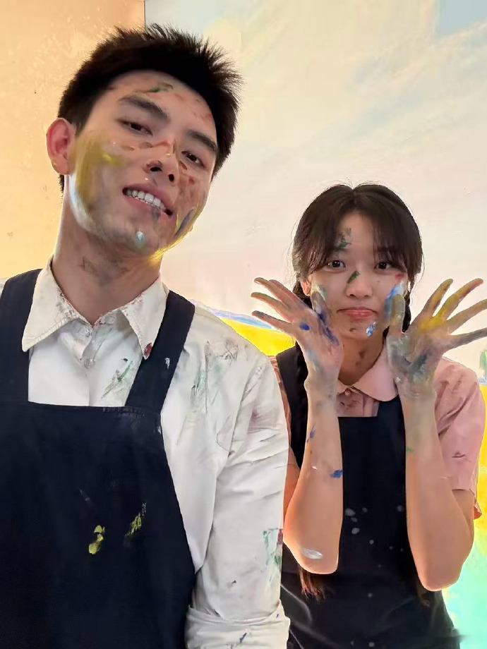 孙千卡点发与陈飞宇合照陈飞宇孙千卡点彩绘合照孙千卡点1314晒出与陈飞宇的合照，