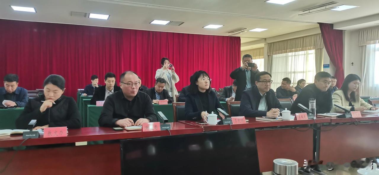 “择友乃人生第一要义。一生之成败，皆关乎朋友之贤否，不可不慎也。”人生漫漫，要学