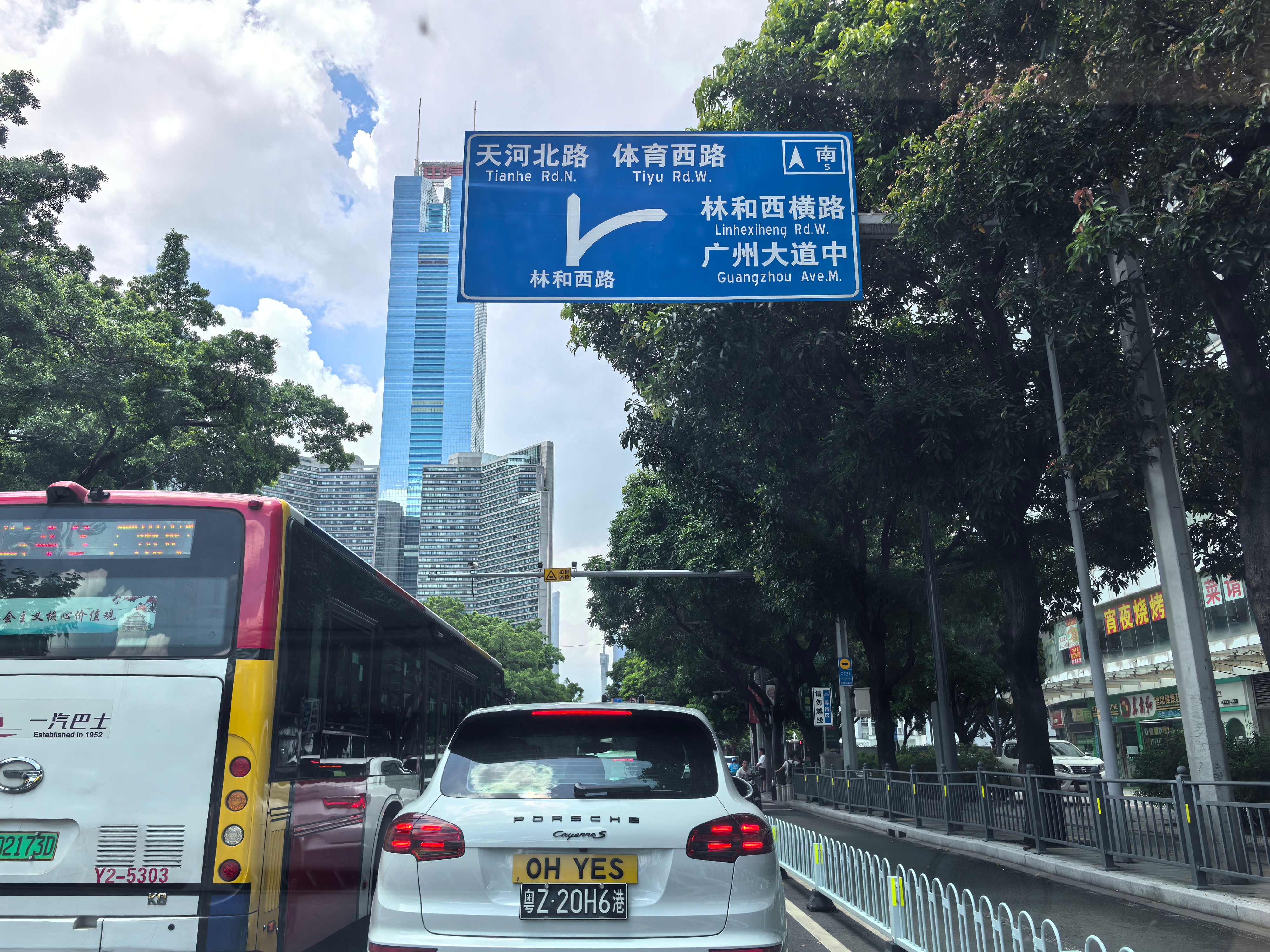 到了广州，路过广州的火车站，突然想起20年前，下车就被抢，这是中国治安最乱的地方