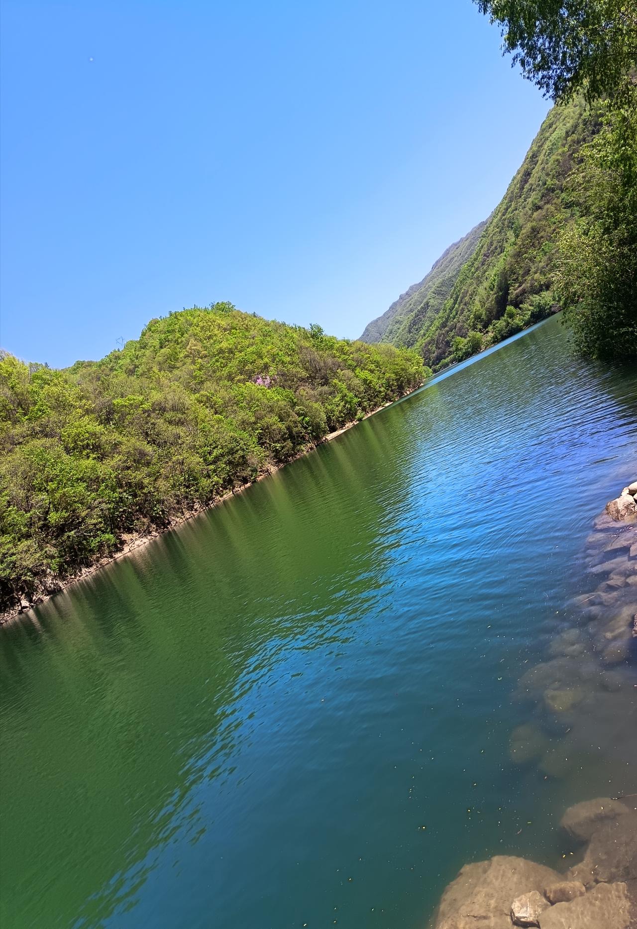 大美小河口，山清水秀环境优，小河人民欢迎您！

山清水秀群峰翠，
湑水甘甜使人醉