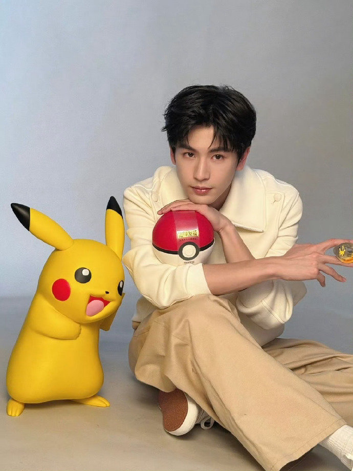 张凌赫最新写真 