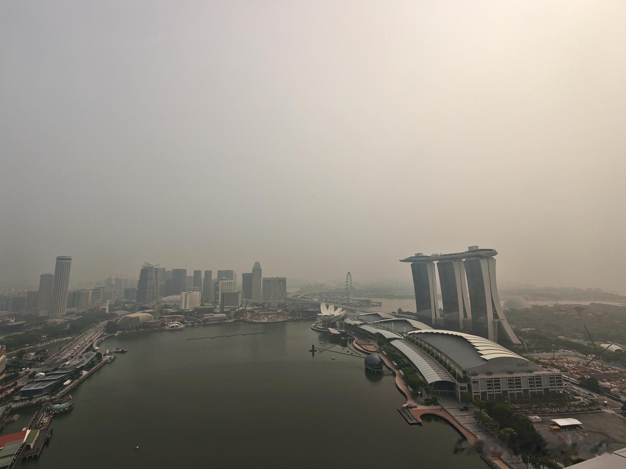 一个人最廉价的成功，是让所有人都知道他的名字；最昂贵的失败，是所有人都知道他的名