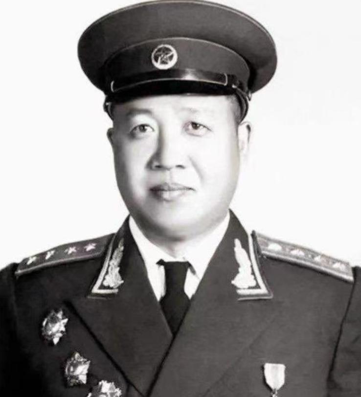 1950年志愿军团长范天恩带两千余人失联多日，由于私自率部赶入松骨峰战场竟然成了