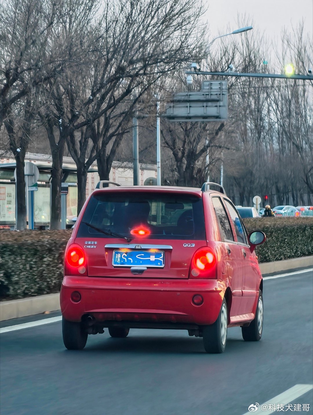 在北京偶遇奇瑞QQ3一代神车啊！那会大学毕业，就想攒钱买一台，至今没有实现梦想！