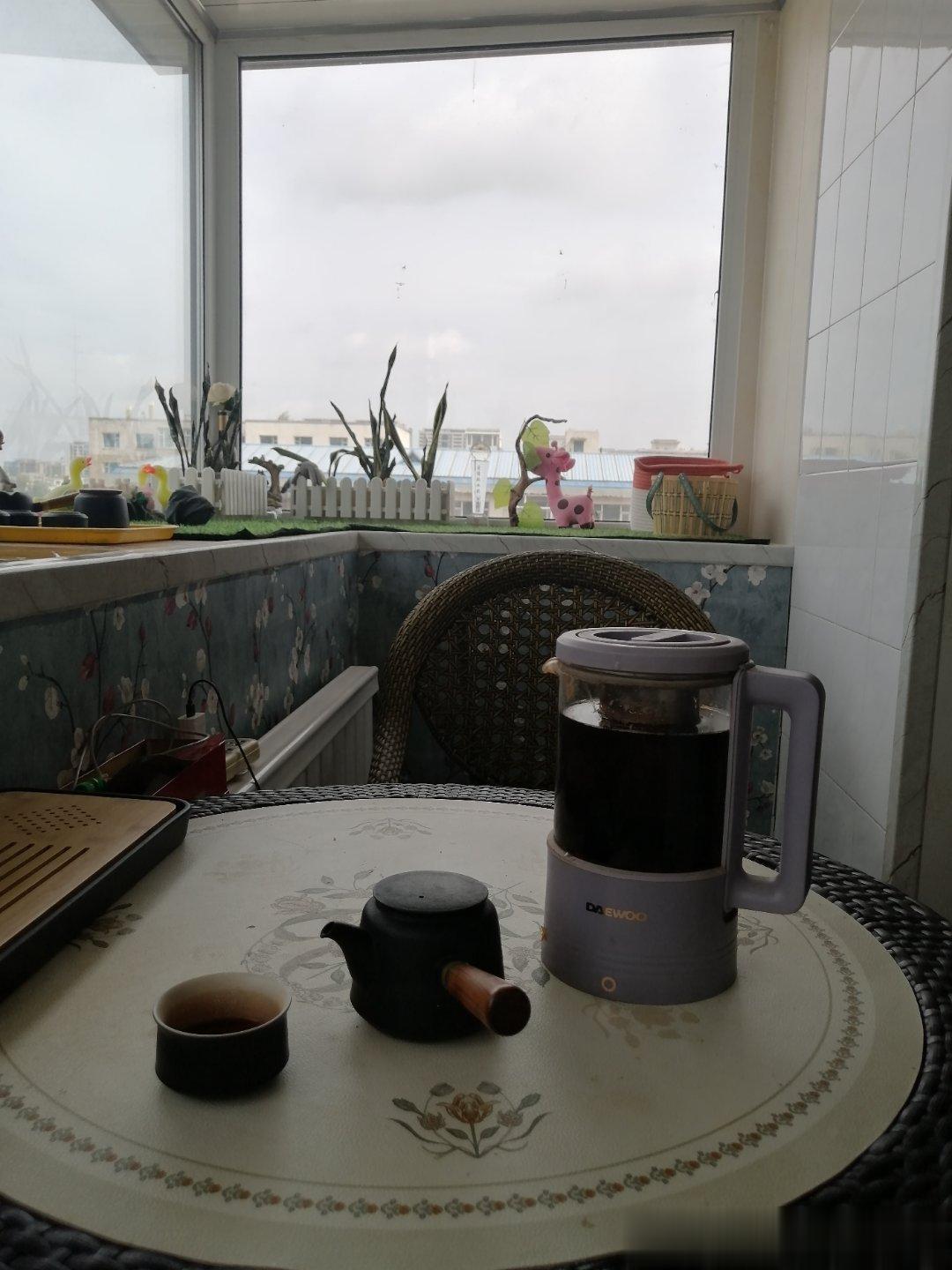 好久没有这么喝茶了，因为一直上午直播，虽然是九点，也不敢喝，怕上厕所。还好，不喝