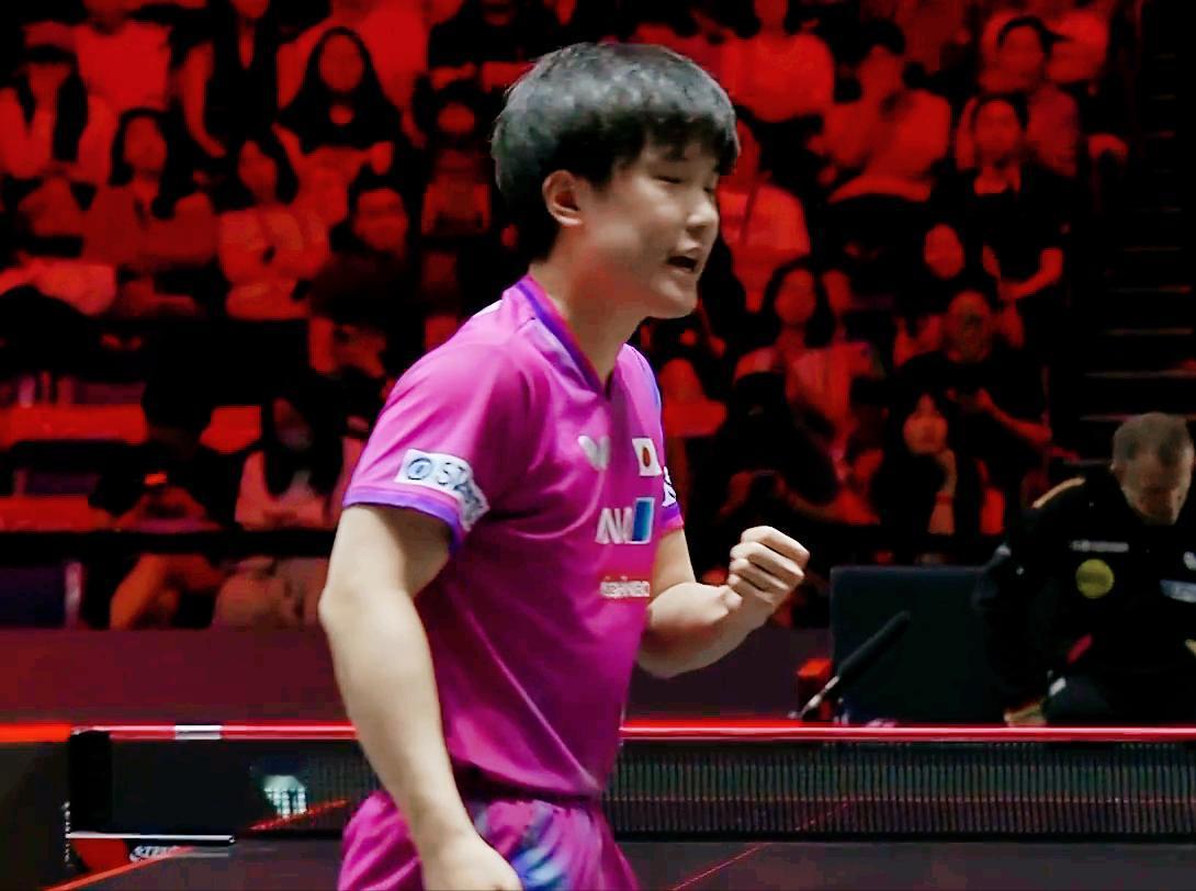 我去！裁判怎么不给张本智和黄牌？
今天第一场F勒布伦吼了一声，
吃到了一张黄牌！