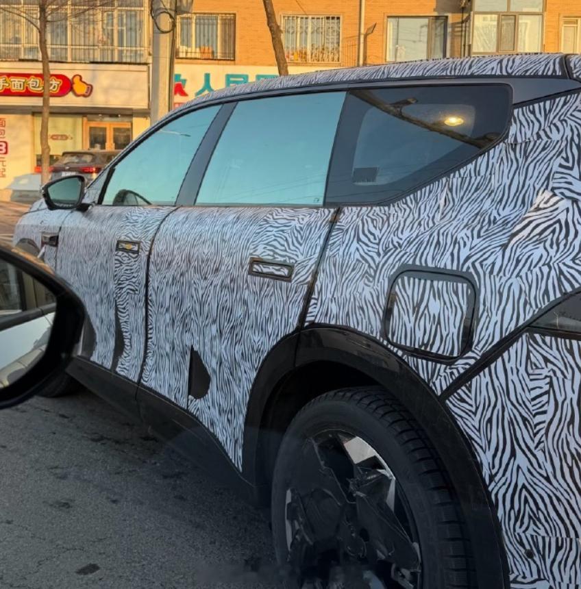 全新日产N8的细节图被曝光东风日产感觉最近还是挺厉害的新车也是一款接一款就是感觉