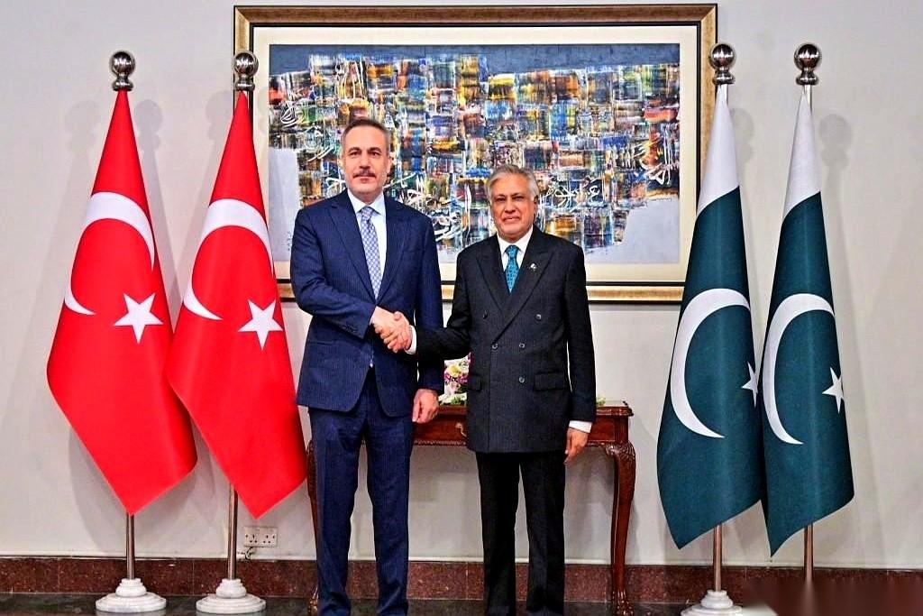 一条消息通过法尔斯通讯社传出来，不是谈判，更像是倒计时。
一名伊朗安全官员，没说