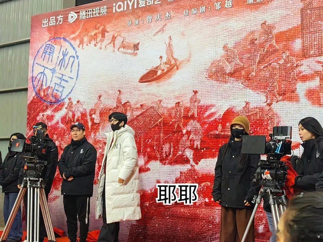 逐玉开机官宣 们逐玉是纯恨cp啊，据说下午还有吻戏[苦涩] 