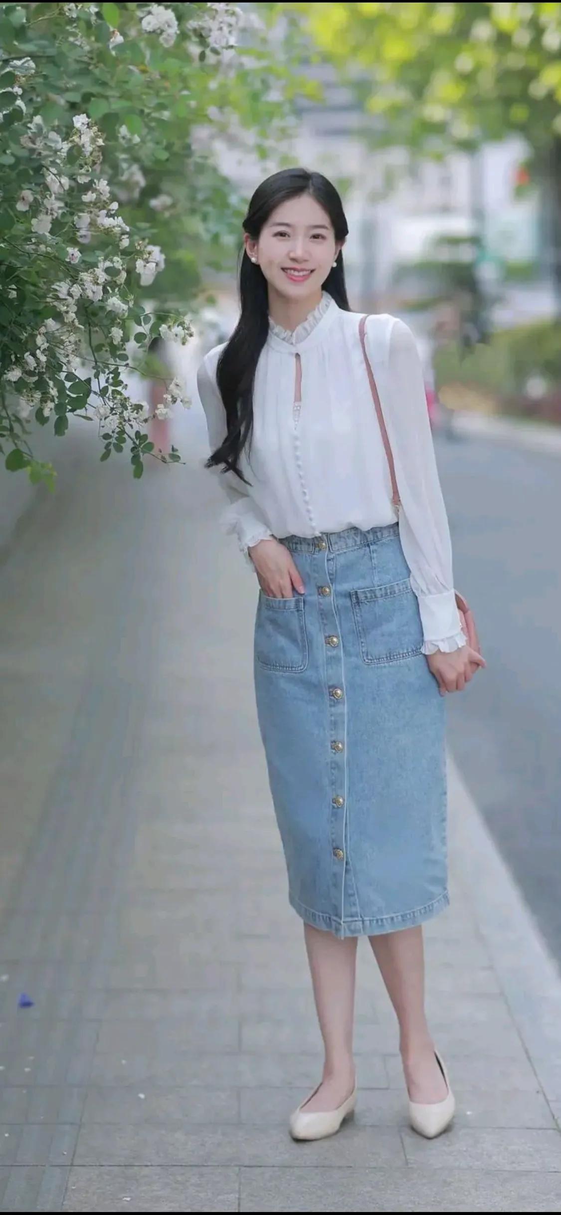 只要你对一个女人坚持到底绝不放弃，这个女人一定会抛弃你毫无例外。
真的，有可能你