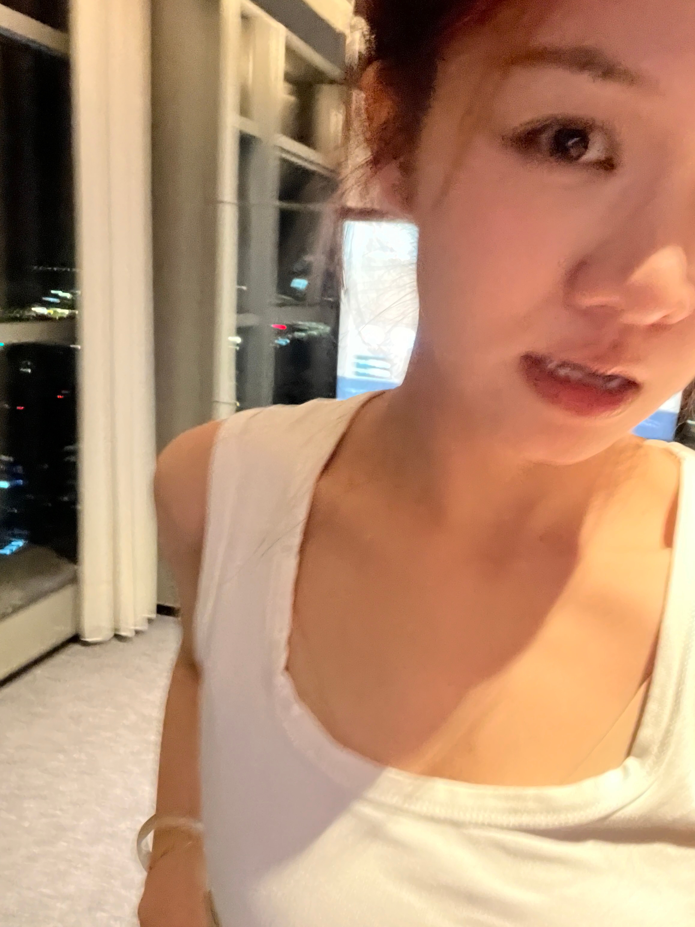 感觉肚子圆了 到酒店一上称94了！三天胖三斤 赶紧冲进健身房爬坡了 