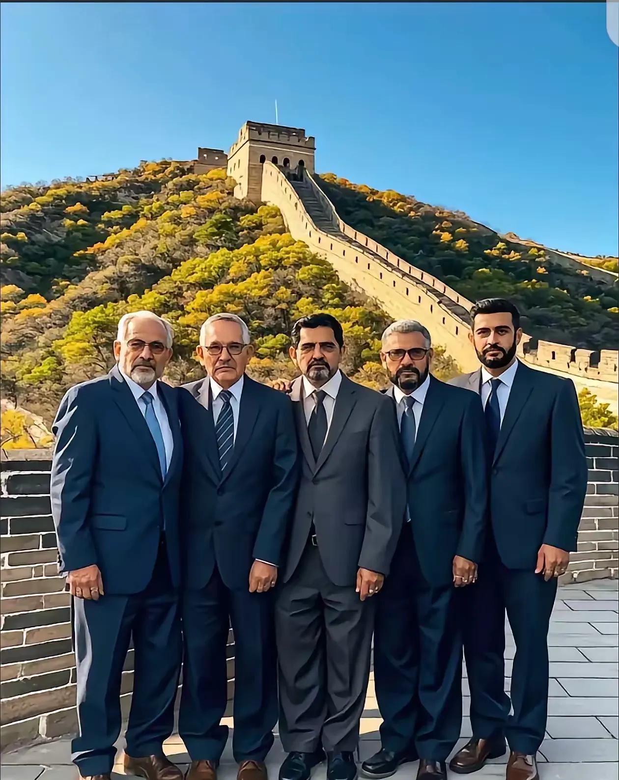 巴勒斯坦各派大佬们来北京开完会，随便登一下长城，逛一下故宫天坛还有鸟巢。