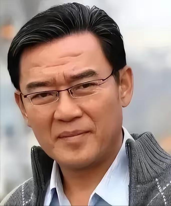 1990年，李立群从台湾回到大陆，找到了同父异母的大哥，见到大哥家一贫如洗，他拿