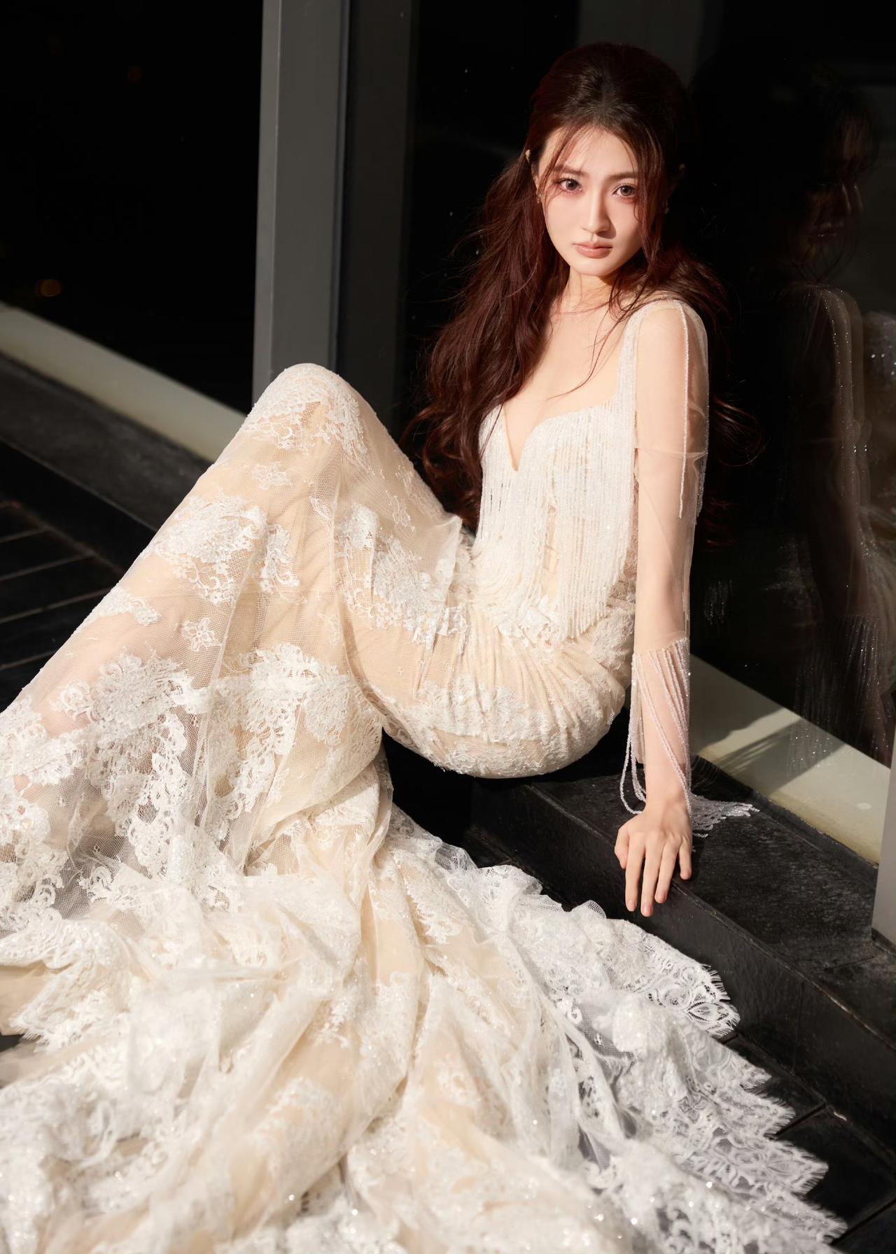 璐璐人鱼鳞片抹胸公主裙[飞吻]
徐璐