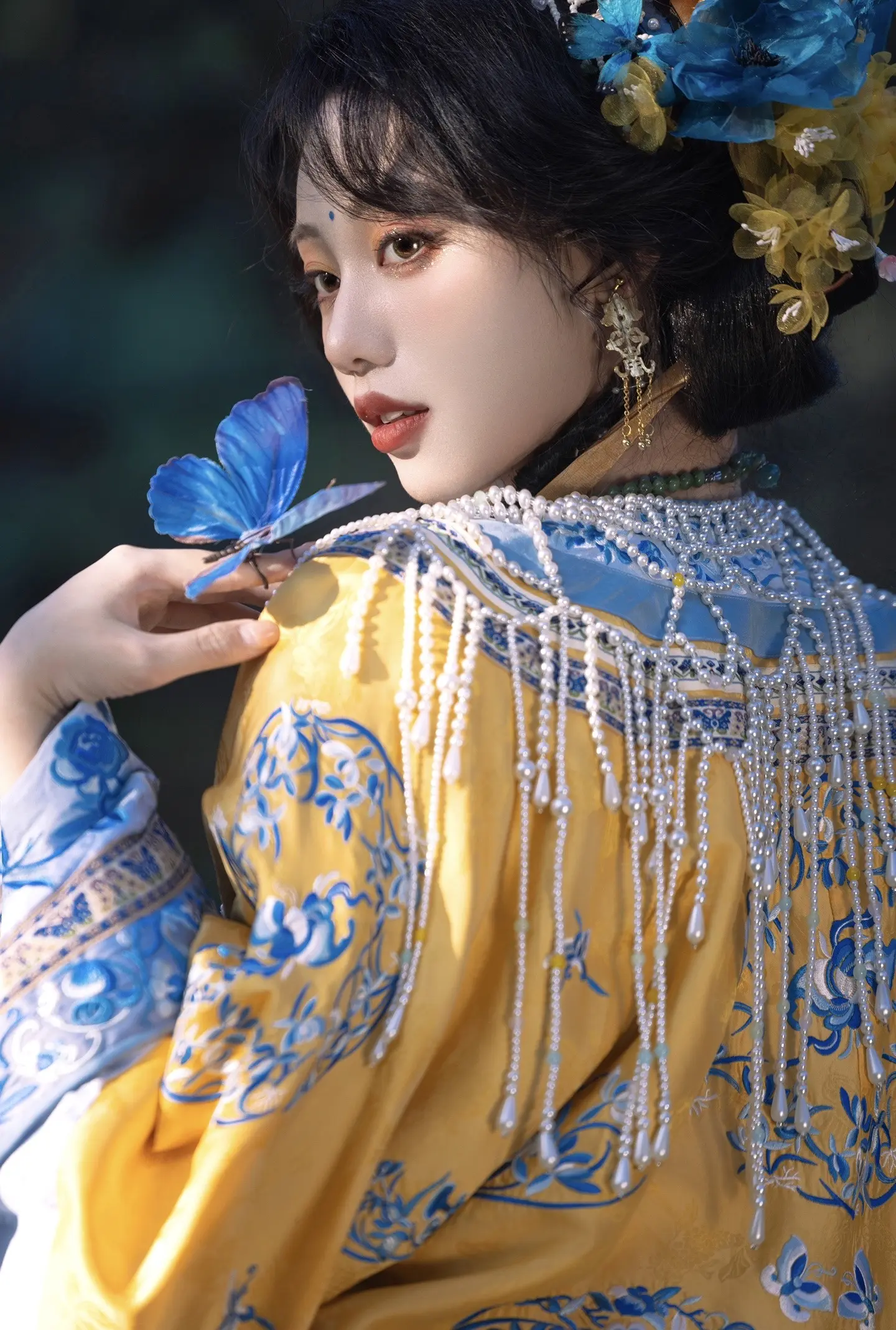 “他们叫我、珐琅彩瓶”