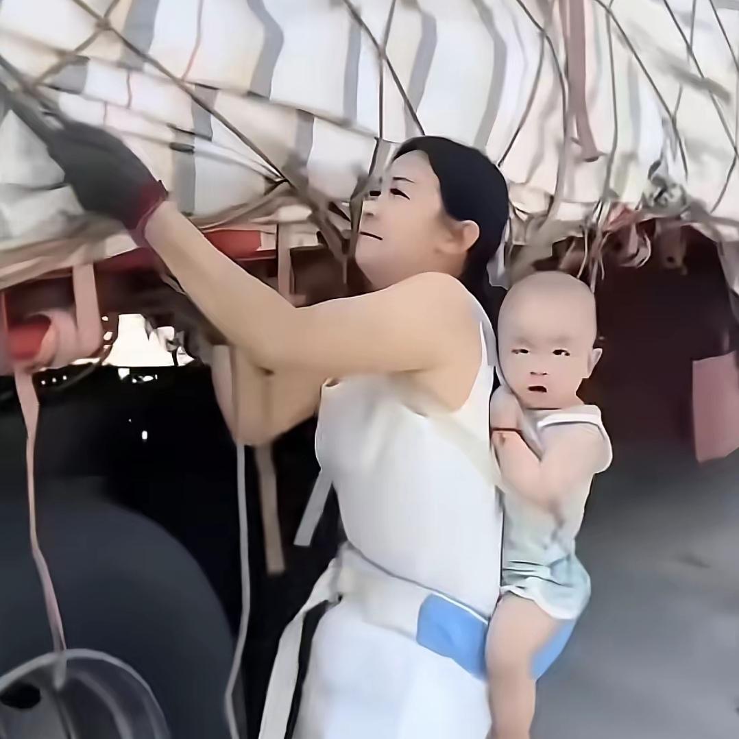 你能想象吗？一位柔弱女子，竟独自开着大卡车奔赴西藏，全程超5000公里！这背后究