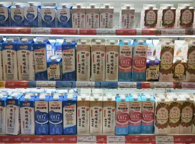 扛不住，日本巨头要撤了。
 
7月21日，日本明治控股正式官宣，要把在中国的牛奶