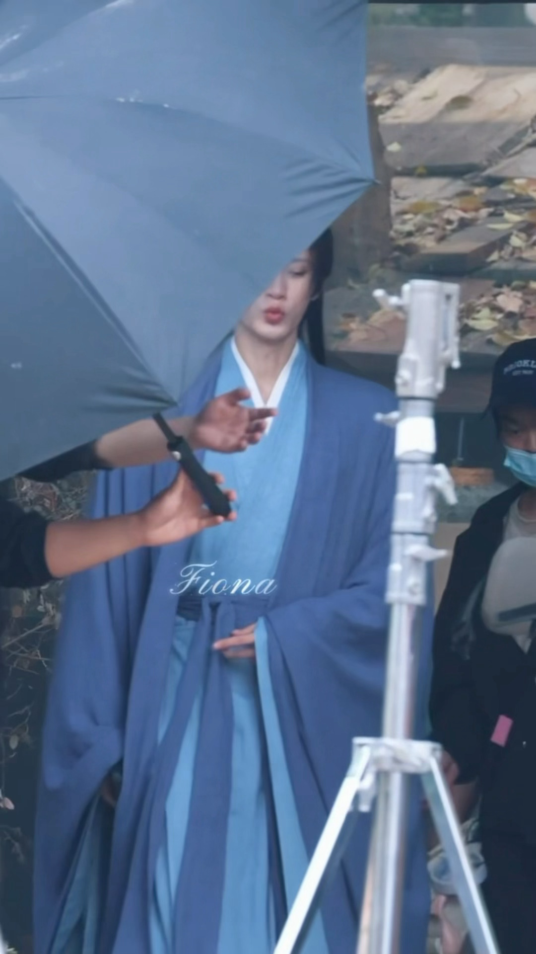 是今天换了新造型的谢却山连风都吹的恰到好处……檀健次何不同舟渡新造型路透