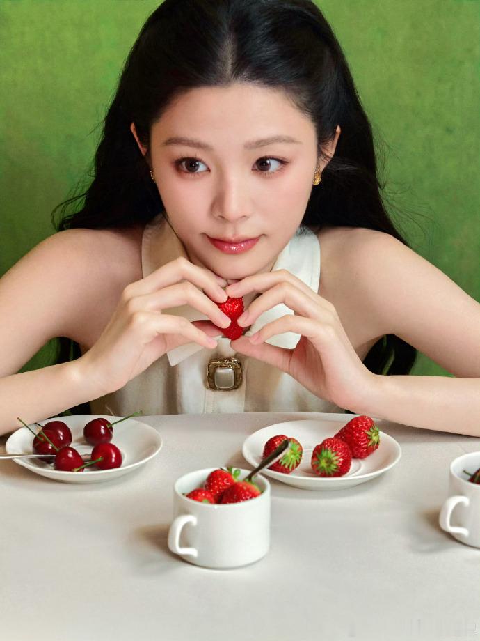 曾舜晞姚晓棠粤语老歌港乐DNA直接被唤醒，曾舜晞姚晓棠在五四晚会上演绎粤语经典太