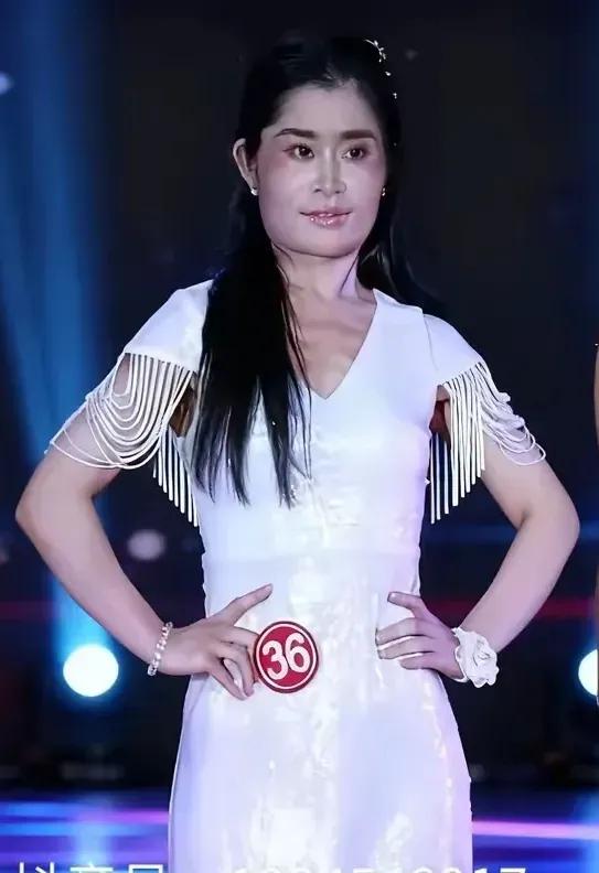 辽宁选美冠军火出圈！
方脸浓眉太吸睛，这才是真·差异化流量！
 
全国人民都在聊