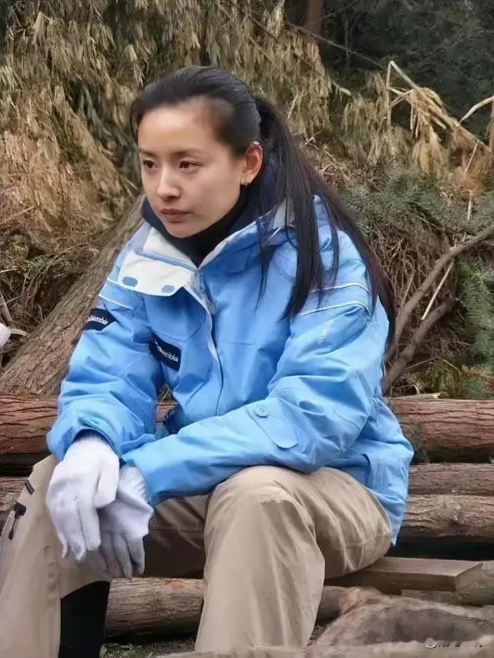 可惜了董洁，一失足千古很啊，还是太单纯了，都多少年的事情了总有人提以前的事情过不