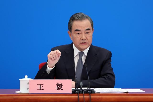 王毅外长就台海问题表态后，赖清德挑衅：若大陆动武，将以一对多。
这话一出，岛内先