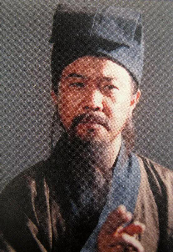 评书演员，王玥波说，水浒传里，吴用真对得起他的名字，说是智多星，出的都是馊主意，