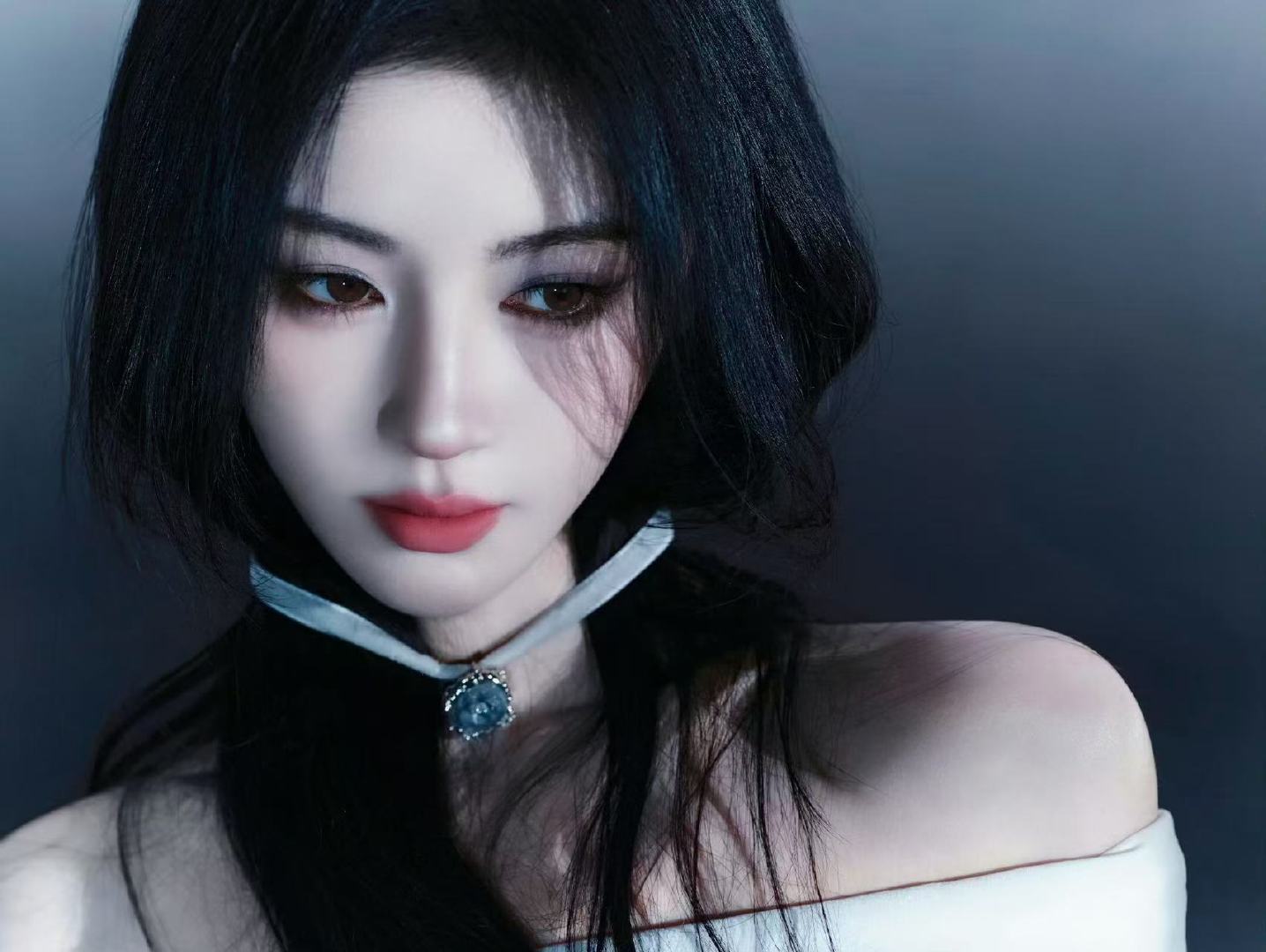 鞠婧祎烟熏眼妆好绝啊！！！美成啥了！ 