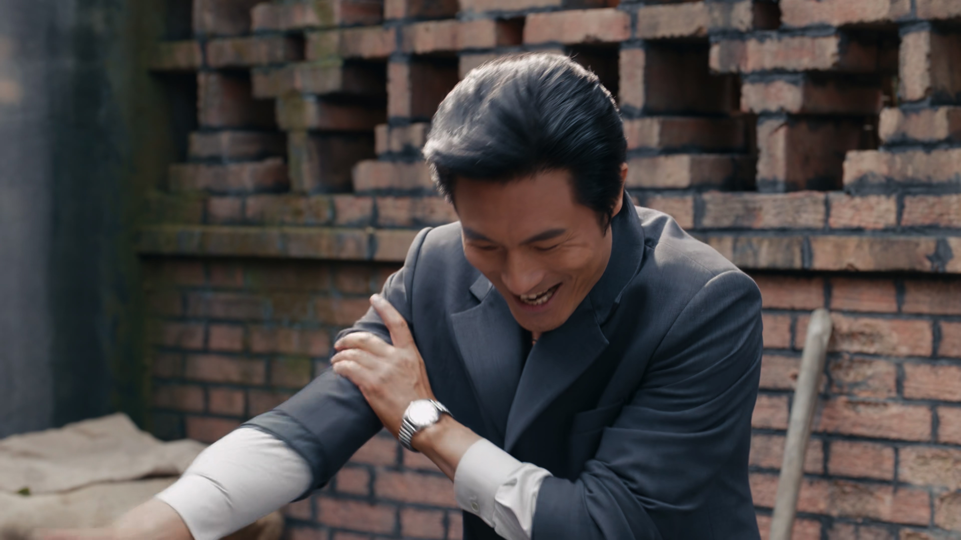 哎呦~！我不行了！再看还是哈哈哈哈哈哈哈~~~所谓两眼放光就是这样吧！可惜是对着