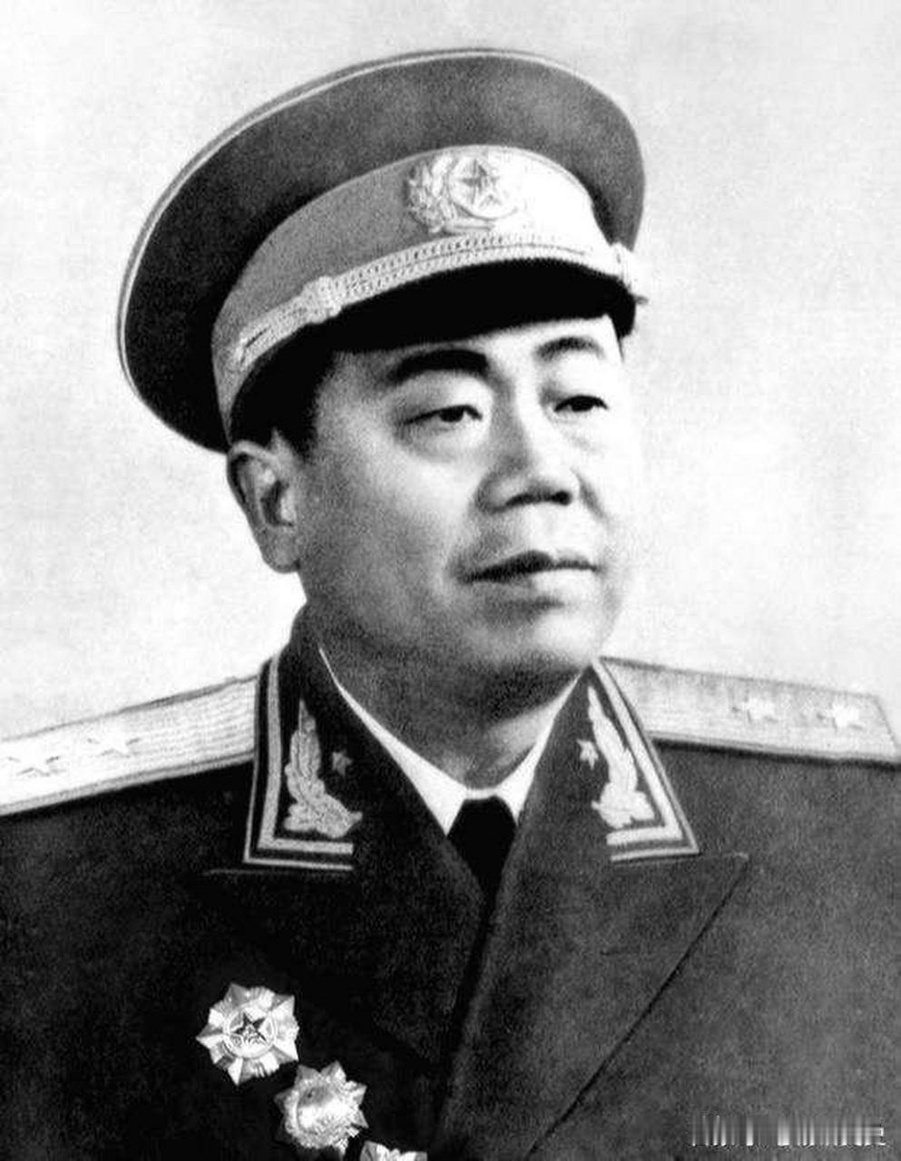 1965年，聂凤智将军在某疗养院休养时，发现年轻的女护理员沉默寡言，少有笑容。有