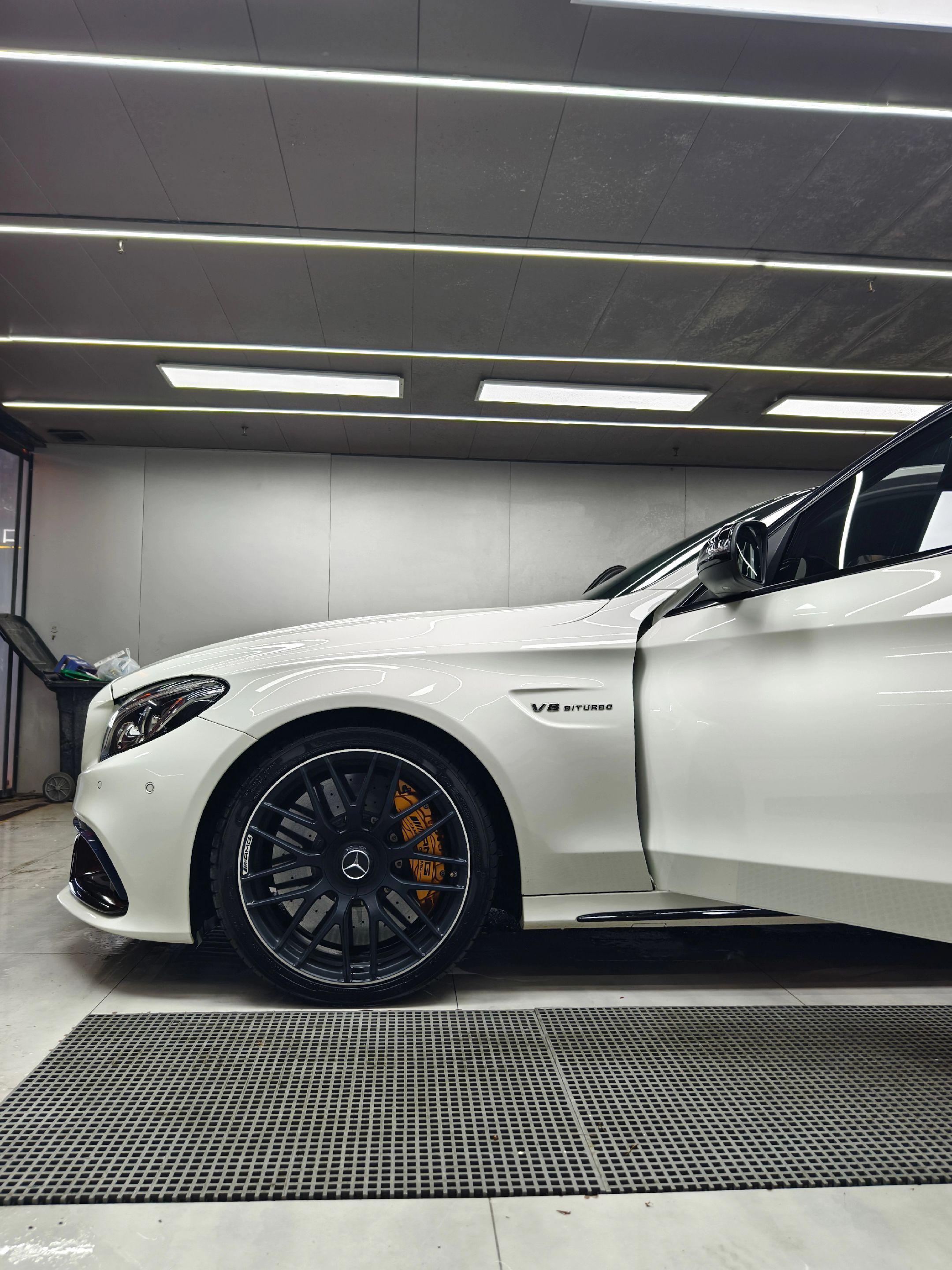 改头段要抬变速箱的AMGC63s.