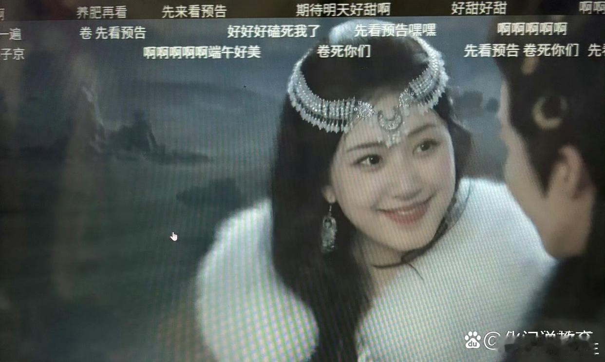 赵露思这个妆容真不错，挺适合她的，看着挺顺眼 