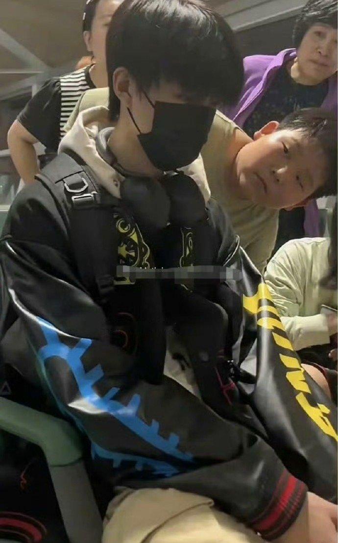 明星被拍时的第三视角，原来这么窒息啊！ ​​​