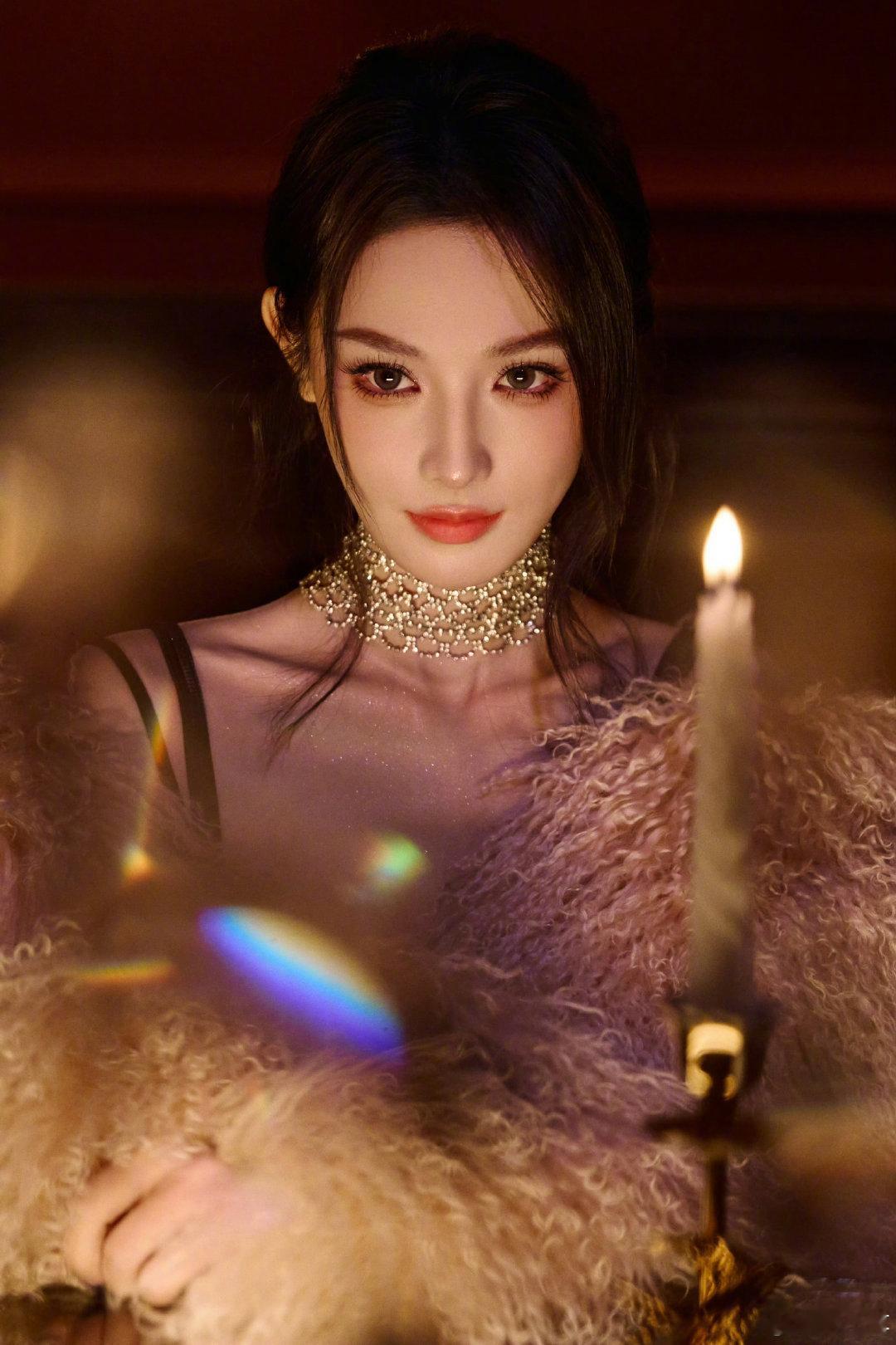 彭小苒完全女明星 妥妥的完全女明星范本！气质清爽大气，耀眼夺目，完美诠释女明星的