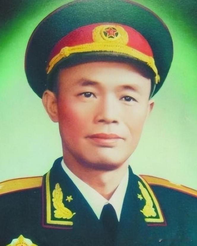 1967年，钟伟被人装进麻袋，丢进江水中，他拼命挣扎。挣脱上岸后他打了一个电话：