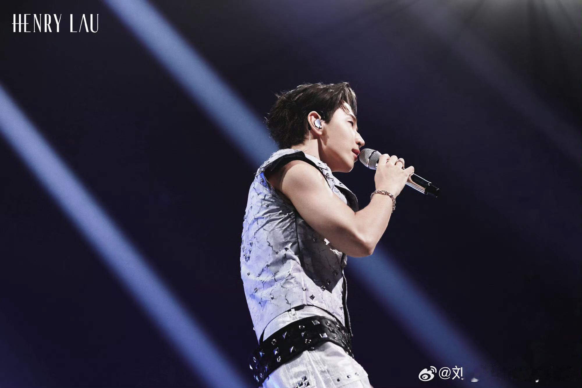 刘宪华说到做到型艺人刘宪华巡演南京站官宣很少见到这样走心的艺人，把舞台之上许下的