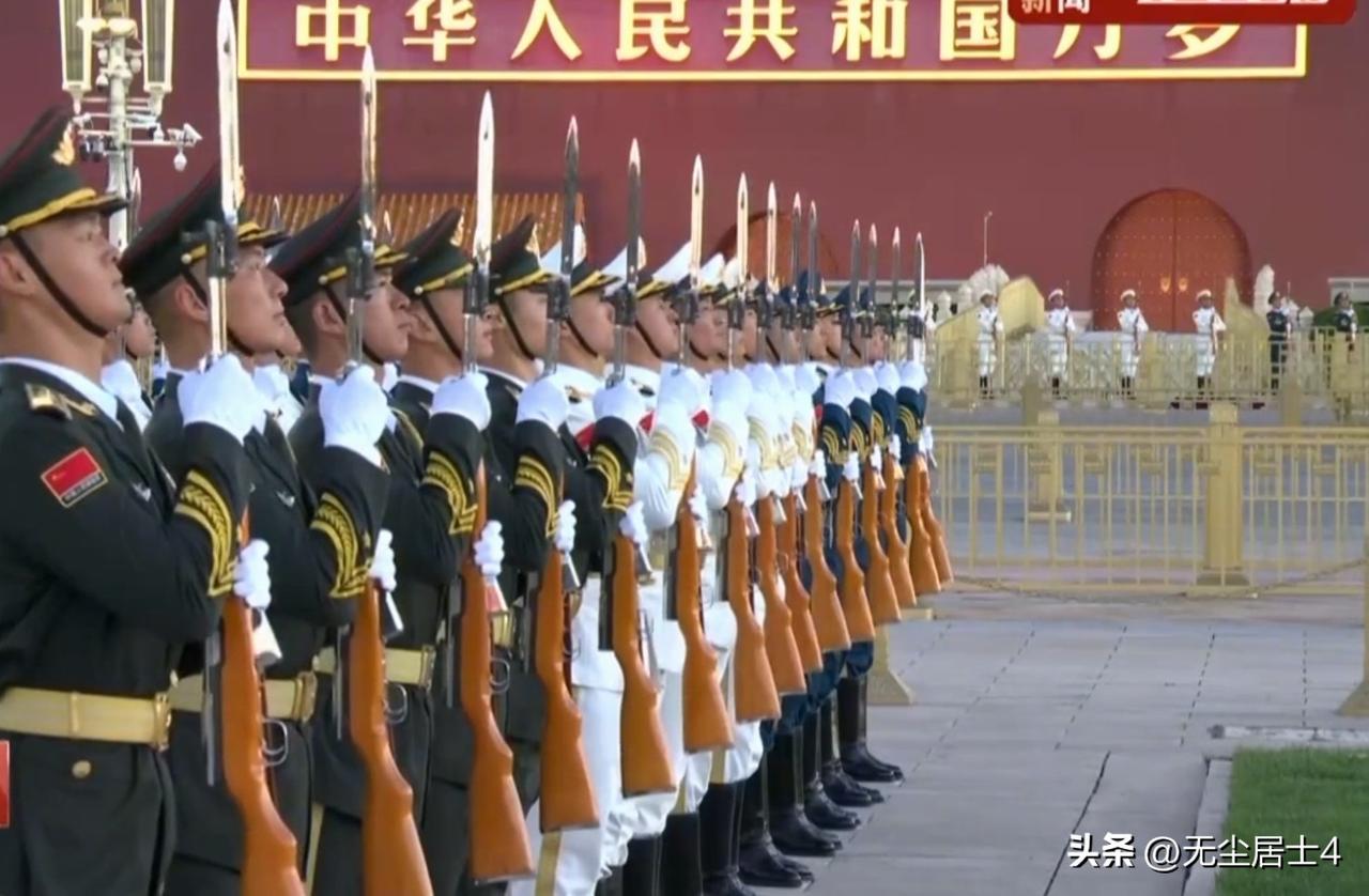 香港🇭🇰和澳门🇲🇴今日以中式步操举行升旗仪式，庆祝中华人民共和国成立77