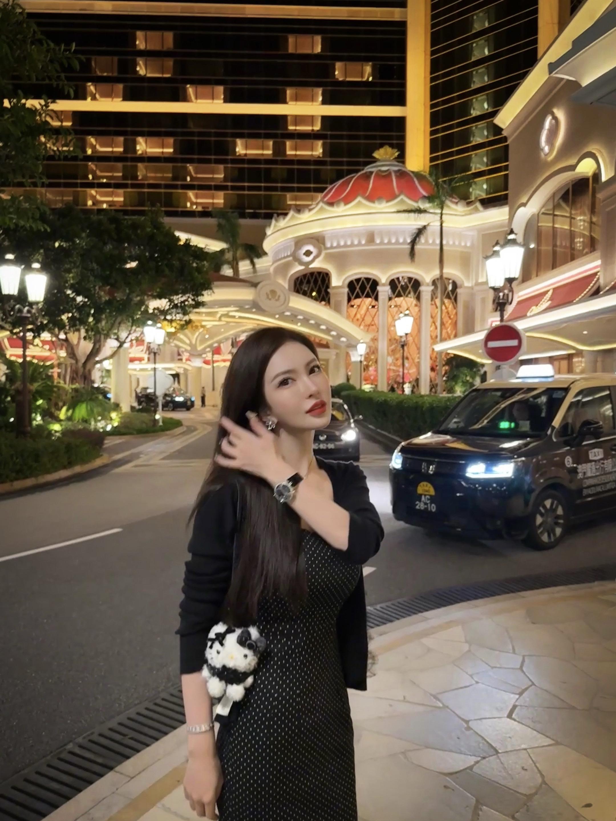 若将岁月开成花，人生何处不芳华，一路向阳，待花开… 生活如此多娇…