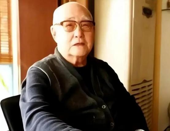 韩复榘之子韩子华，因父亲1938年被蒋介石处决，1948年国民党溃退时，他断然拒