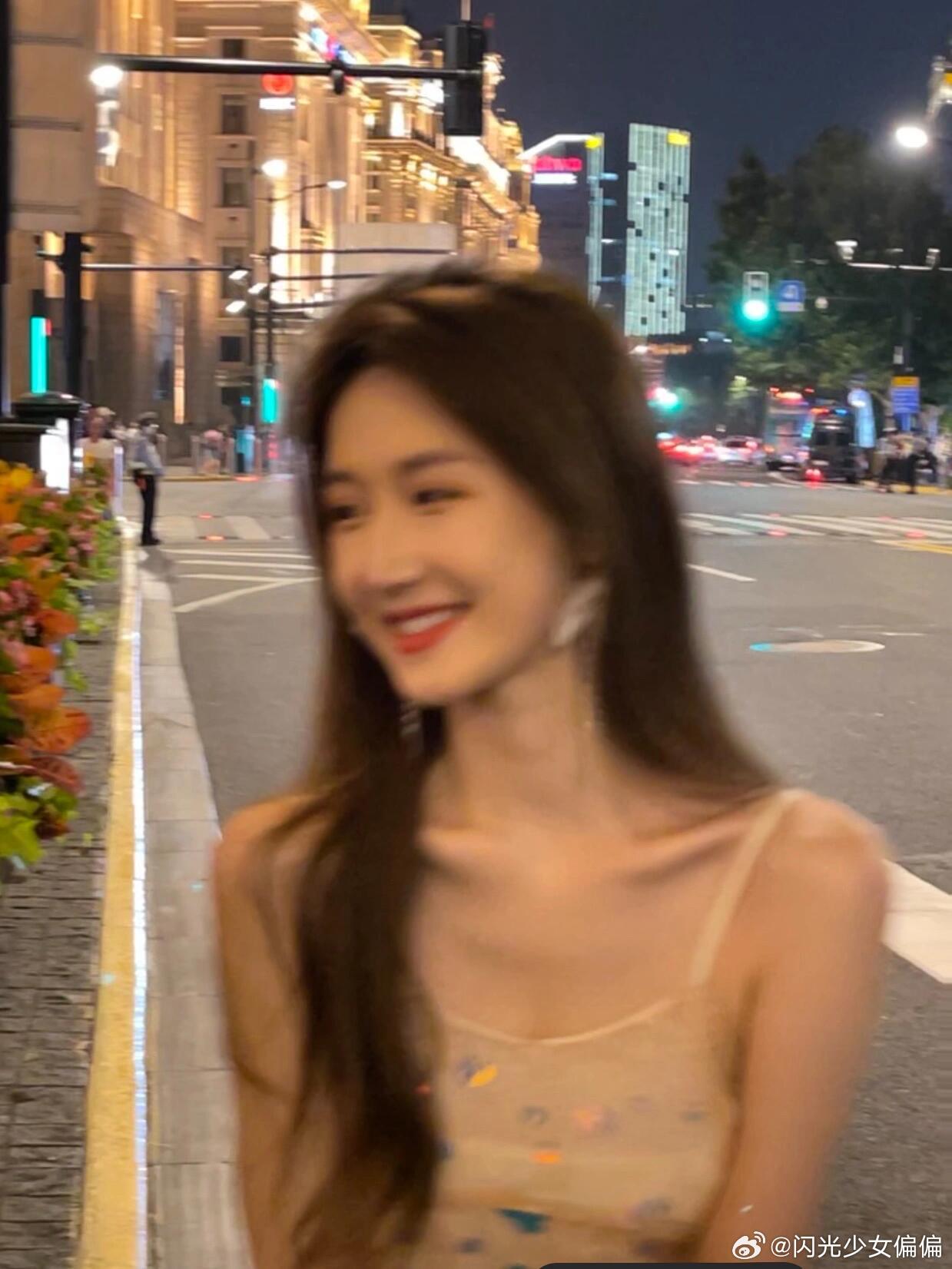 比起断断续续的消息我更希望能见你一面 