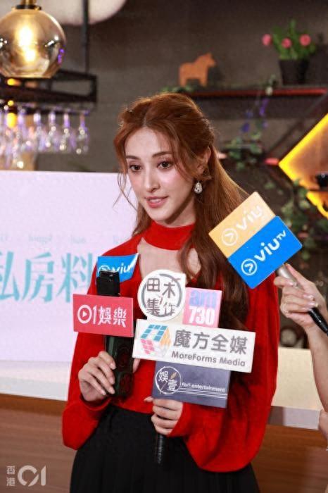 “冤不冤？”香港，一名女演员带着三个孩子到电影院看电影，她的儿子们在观影过程嬉笑
