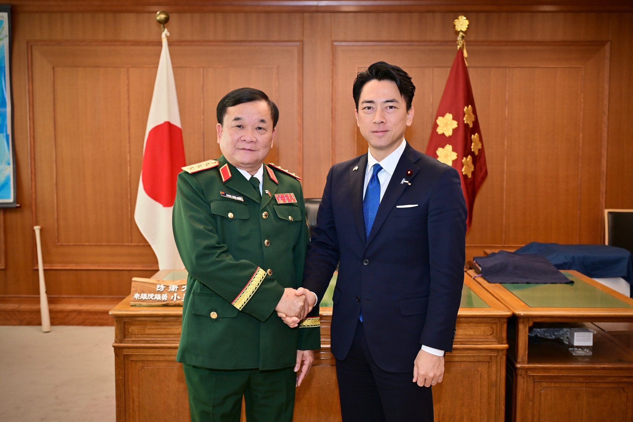 越南国防副部长黄春战访日，这哥们就是在韩国管不住咸猪手的那位