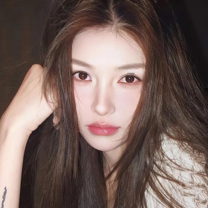 𝑾𝒆𝑪𝒉𝒂𝒕｜ins风女头｜质感头像｜万能款｜不挑人｜无水印 
